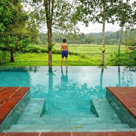 โคลฟ ทรี ฮิลล์ Hotel Blimbing  ภายนอก รูปภาพ